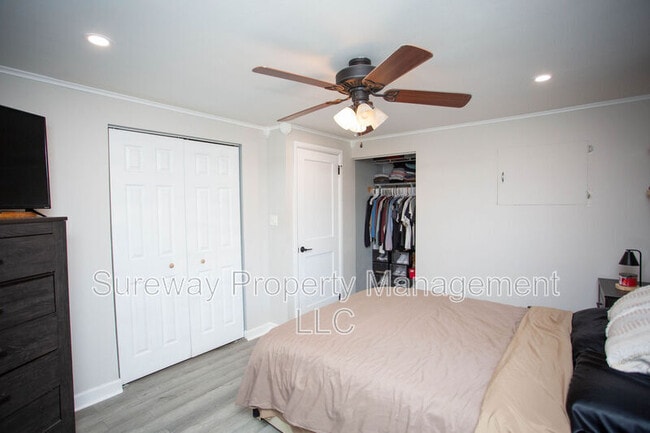 Building Photo - 403 University Blvd