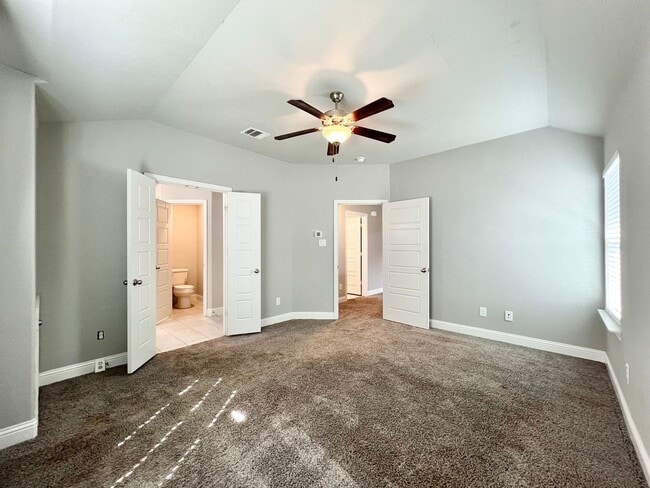 Building Photo - Modern Country Living Near I-35 – Stunning Duplex with Granite, Private Yard & Appliances Included!