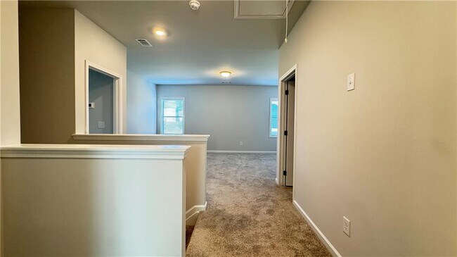 Building Photo - 4587 Silver Oak Dr SW