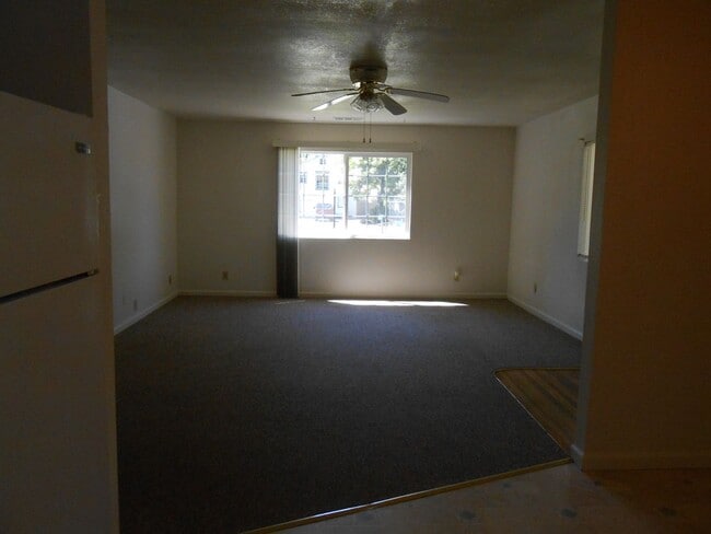 Building Photo - Spacious 2 Bedroom With Carport and Storag...