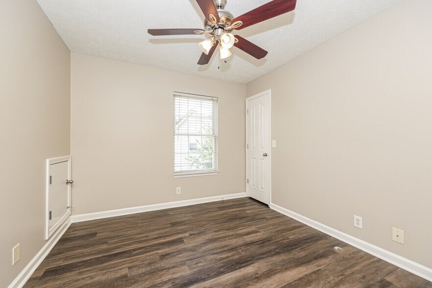 Building Photo - 1502 Killarney Dr