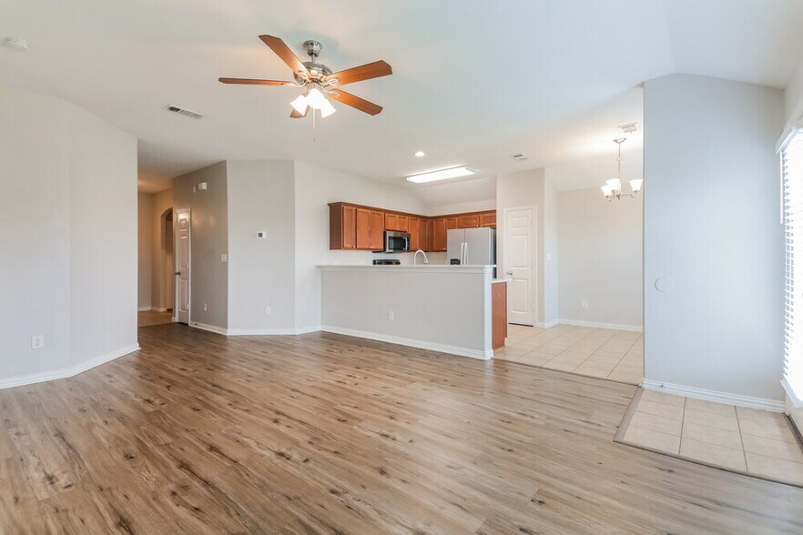Building Photo - 713 Cedar Cove Dr