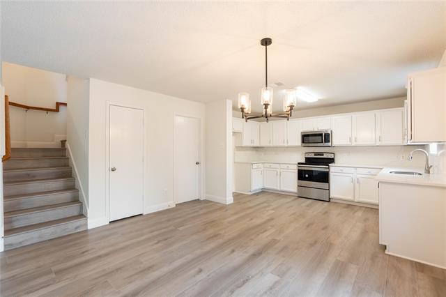 Building Photo - 2304 Glenhaven Dr