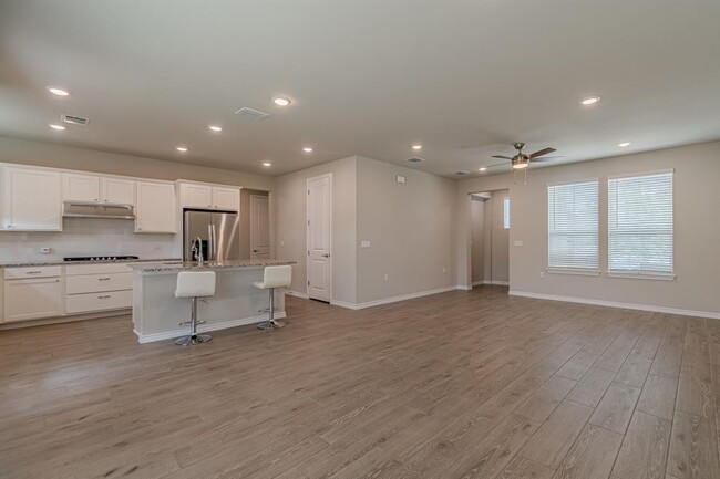 Building Photo - 127 Roaming Rock Trl