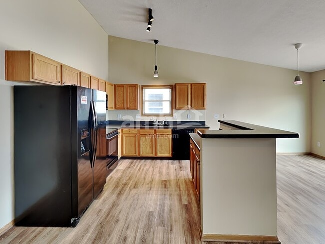 Building Photo - 5864 Westbank Dr