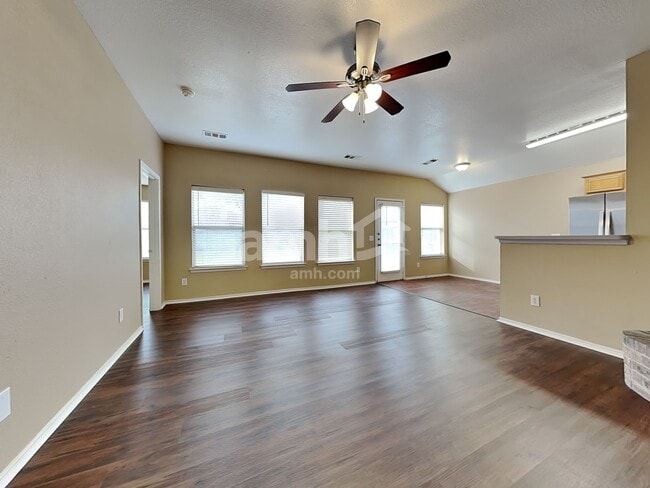 Building Photo - 308 Lake Travis Dr