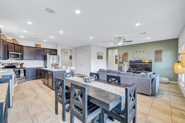 Building Photo - 717 Friar Tuck Dr