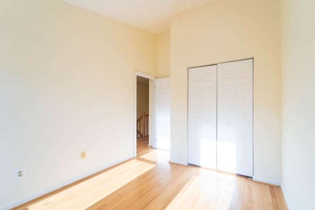 Building Photo - 1553 Templeton Pl