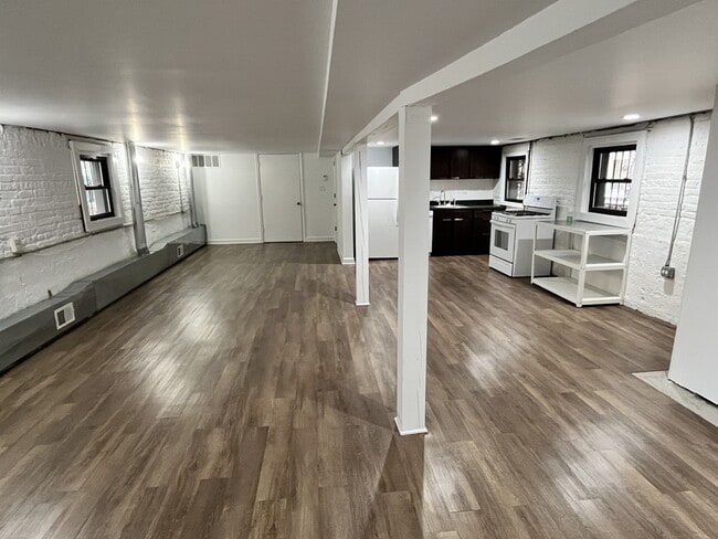 Building Photo - 3053 N Haussen Ct