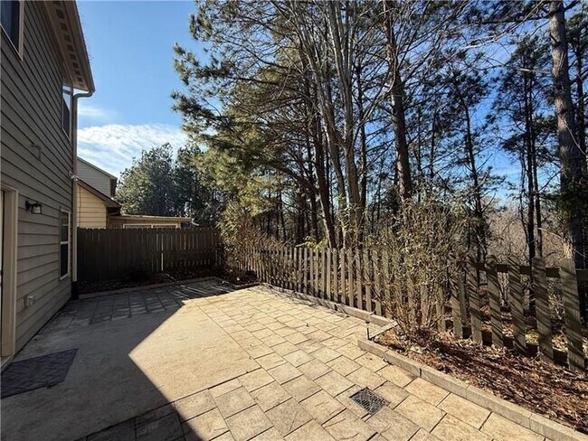 Building Photo - 314 Pin Oak Ave