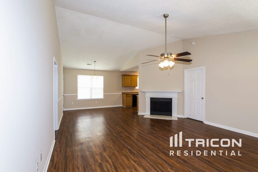 Building Photo - 744 N Shadowbrook Dr