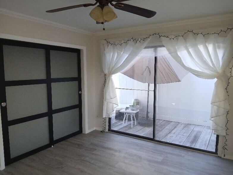 Building Photo - 6100-6104 4th Ave S