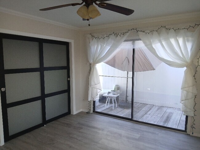 Building Photo - 6100-6104 4th Ave S