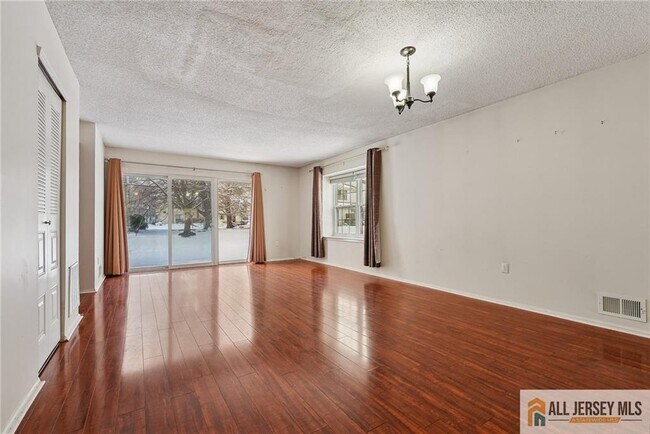 Building Photo - 8 Marsh Ct