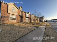 Building Photo - 1716 N Chestnut Ave