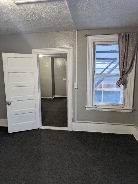 Building Photo - 68 Birch St