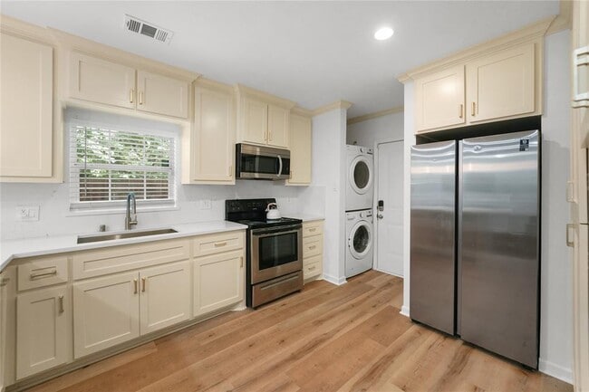 Building Photo - 3215 Adelia St