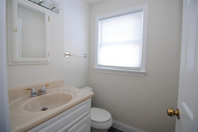 Building Photo - 18 Cadogan Way