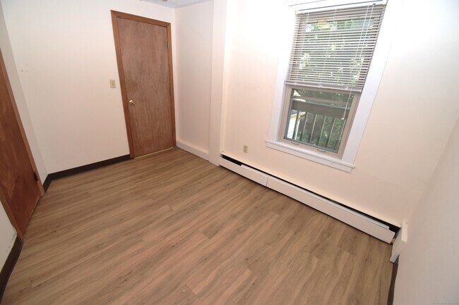 Building Photo - 28 Drive Way