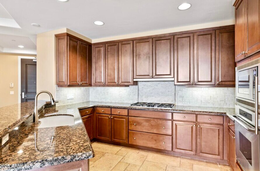 Oak cabinets in kitchen - 2211 E Camelback Rd