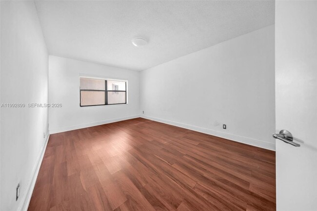 Building Photo - 8290 Lake Dr