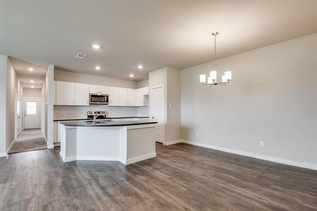 Building Photo - 704 Wheatfield Dr