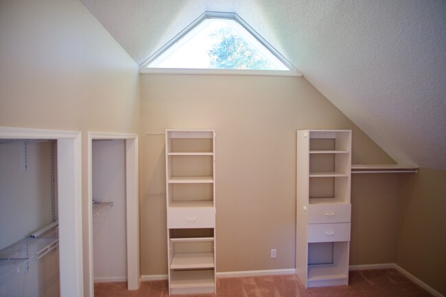 Building Photo - Dunwoody Living at Its Best – Spacious 4BR...