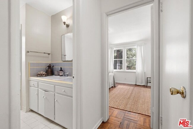 Building Photo - 2294 Mountain Oak Dr