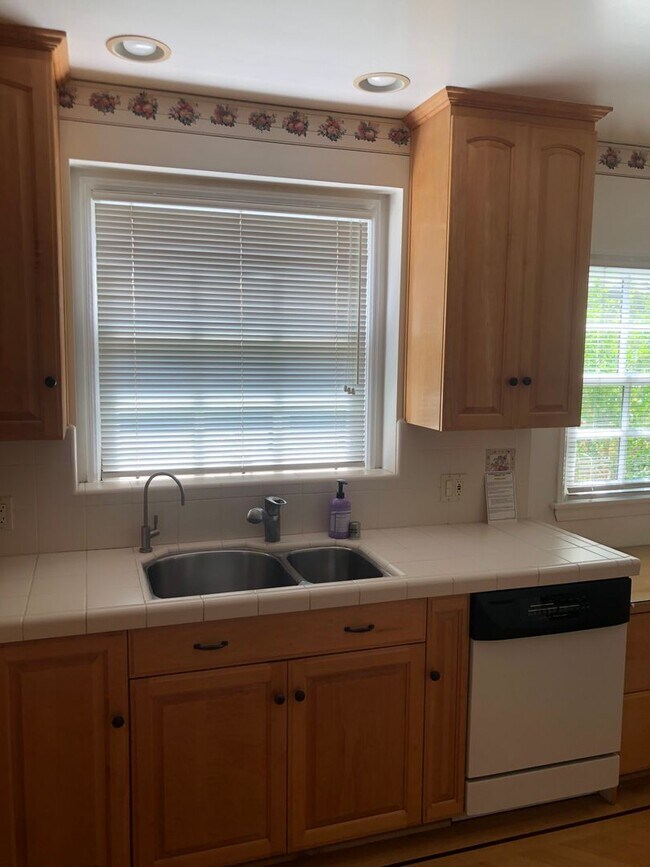 Building Photo - COMING SOON! Beautiful Home near Warner Brothers Studio! AVAILABLE 6/10/2026