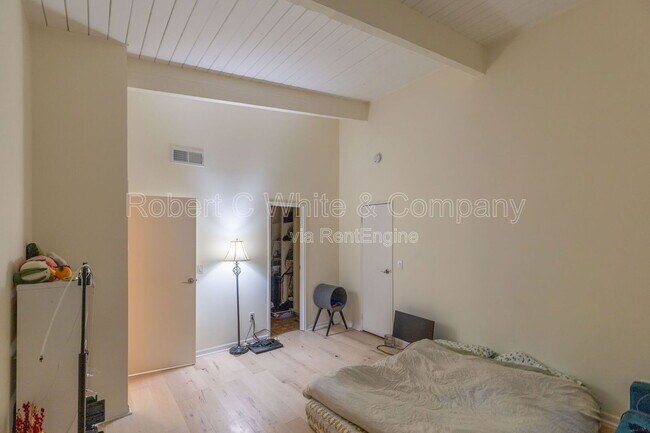 Building Photo - 102 Ledgebrook Dr