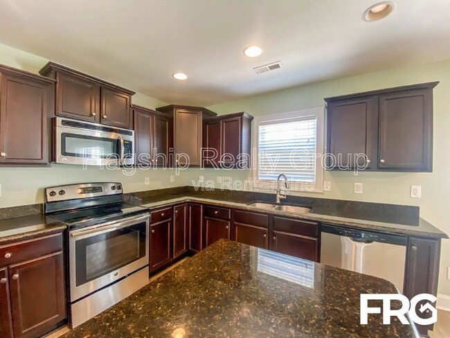 Building Photo - 203 Carew Dr