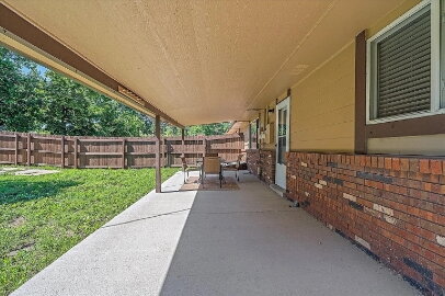 Building Photo - **FIRST MONTH FREE**!!  Immacutate, FULLY FURNISHED 2-Bed - 1 Bath Duplex with Garage & Fenced Ya...