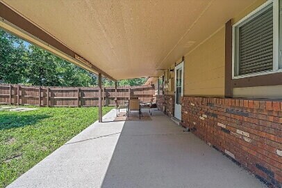 Building Photo - Immaculate Furnished 2-Bed Duplex with Garage & Fenced Yard in Golden!