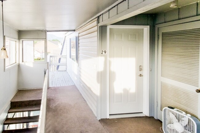 Building Photo - Cozy 2 Bed, 1 Bath and Pet-Friendly Home w...