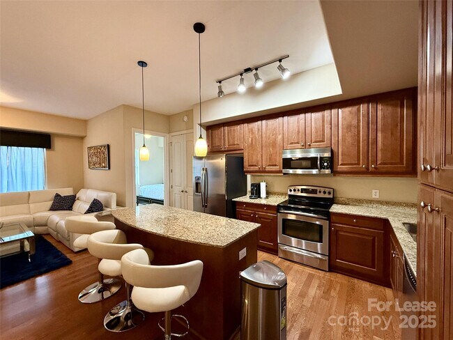 Building Photo - 4625 Piedmont Row Dr