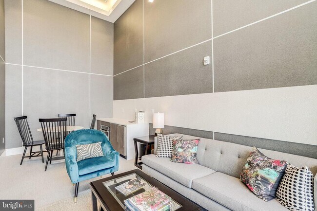 Building Photo - 989 S Buchanan St