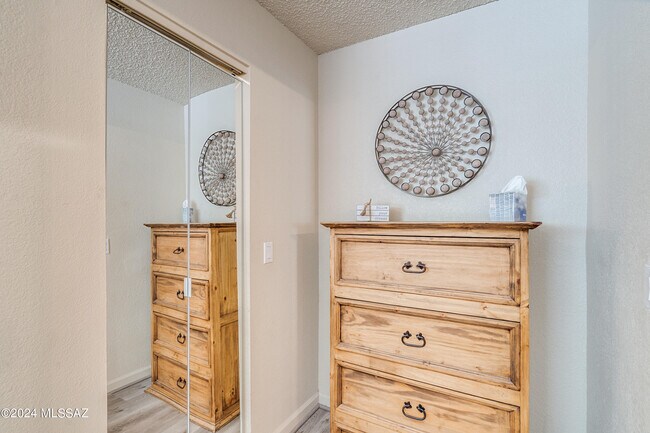 Building Photo - 6441 N Tierra De Las Catalinas