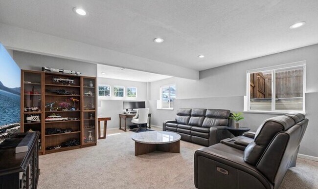 Building Photo - Beautiful 4 Bedroom in Loveland