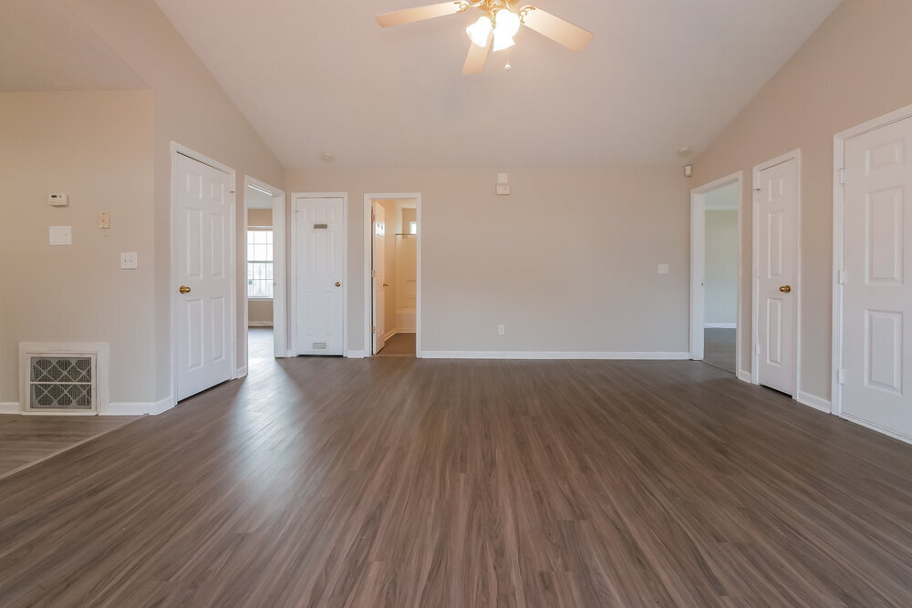 Building Photo - 521 Lakecourt Dr