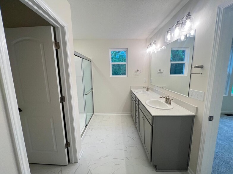 master bedroom washroom - 6527 Wheatly Rd