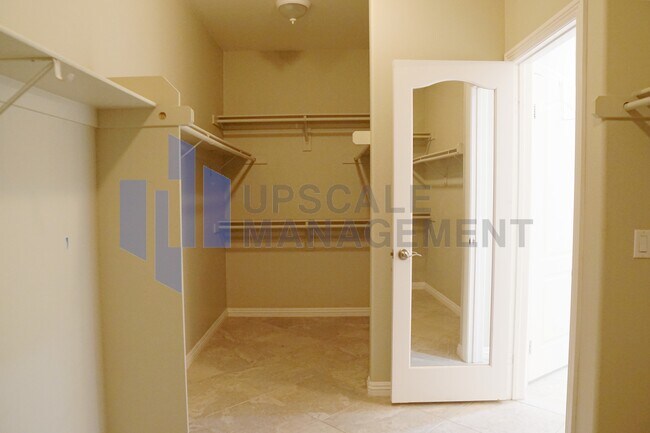 Building Photo - 2029 Savanna Way