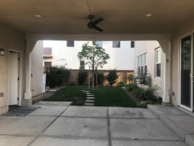 Building Photo - 458 S Saticoy Ave