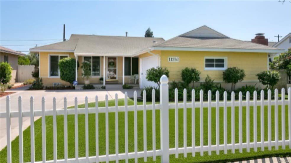 Primary Photo - 11252 Delano St