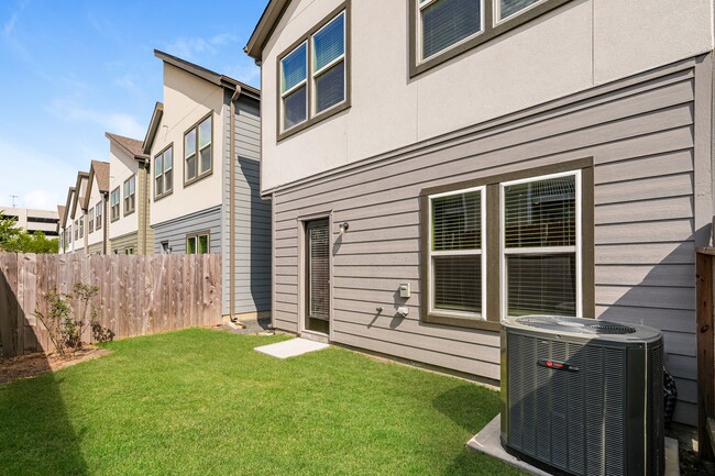 Building Photo - 18330 W Centro Cir