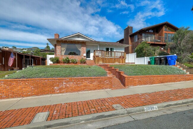 Building Photo - "Charming Coastal Retreat: 3-Bedroom Sanctuary on Agate Street, San Diego"