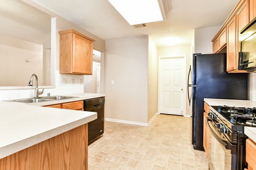 Building Photo - 3219 Candlepine Dr