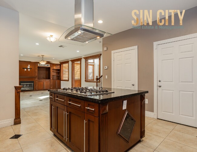 Building Photo - 4490 Zev Ct