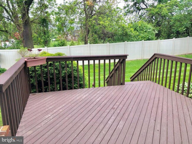 Building Photo - 905 Kennedy Ct