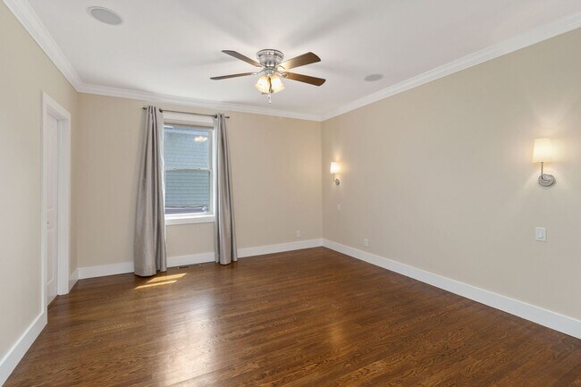 Building Photo - 3739 Hyde Park Ave