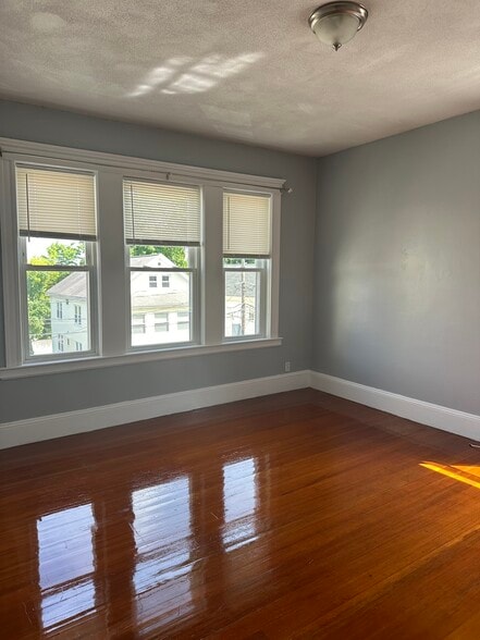 Building Photo - 26 Olcott St